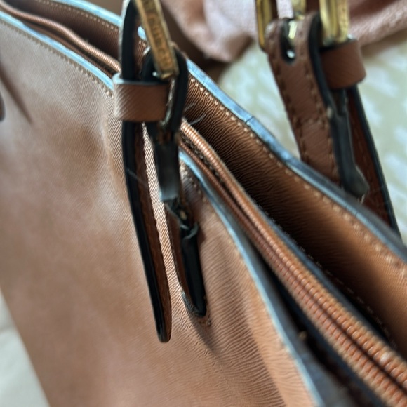 TORY BURCH Saffiano Tote - Picture 8 of 9